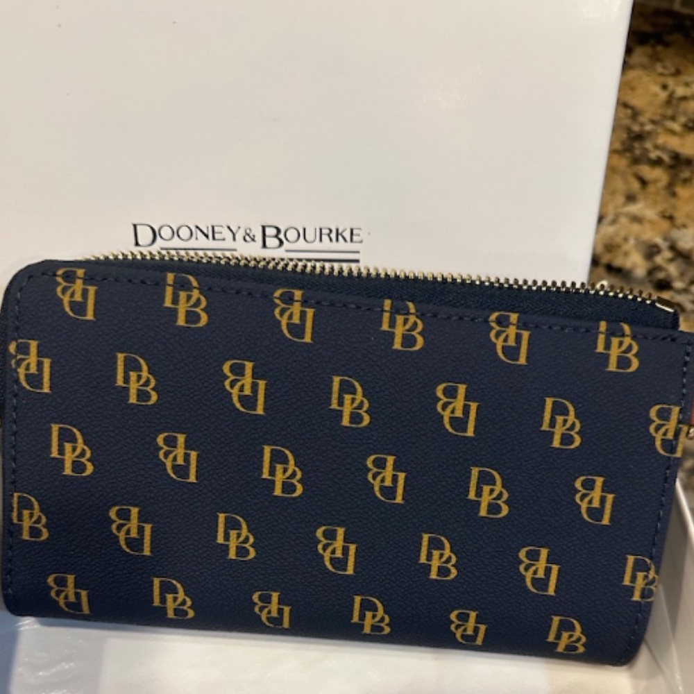 Dooney & Bourke Brown Zip Around Wristlet NWT - Picture 4 of 15
